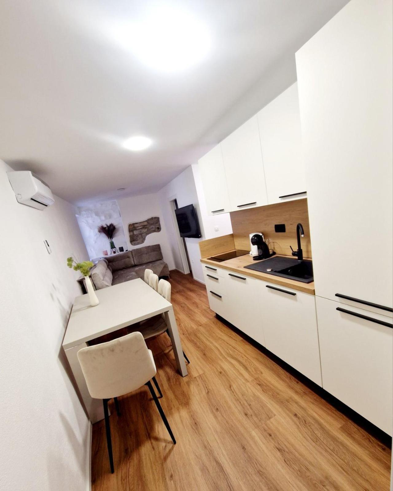 Pirana Apartment Bagian luar foto