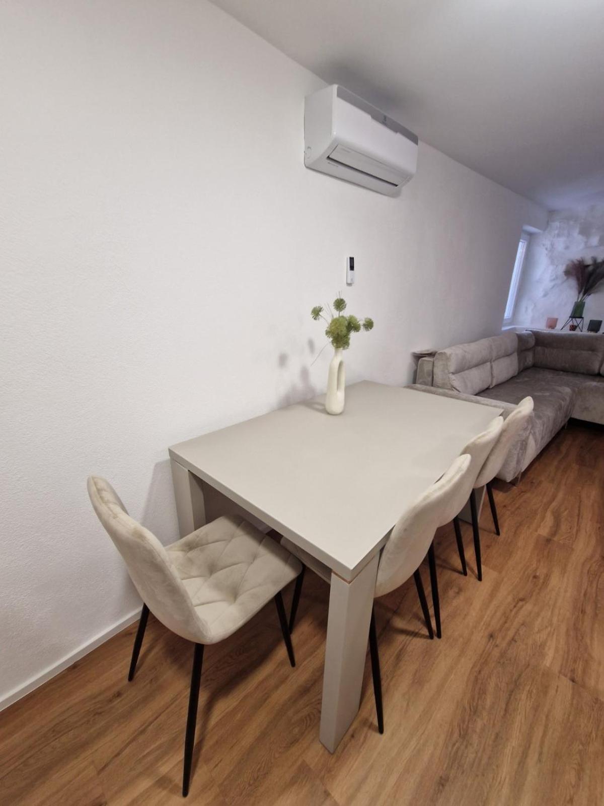 Pirana Apartment Bagian luar foto