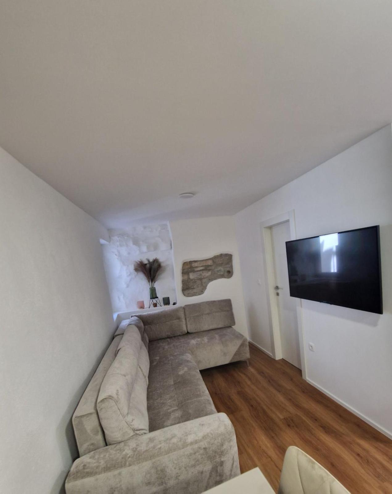 Pirana Apartment Bagian luar foto