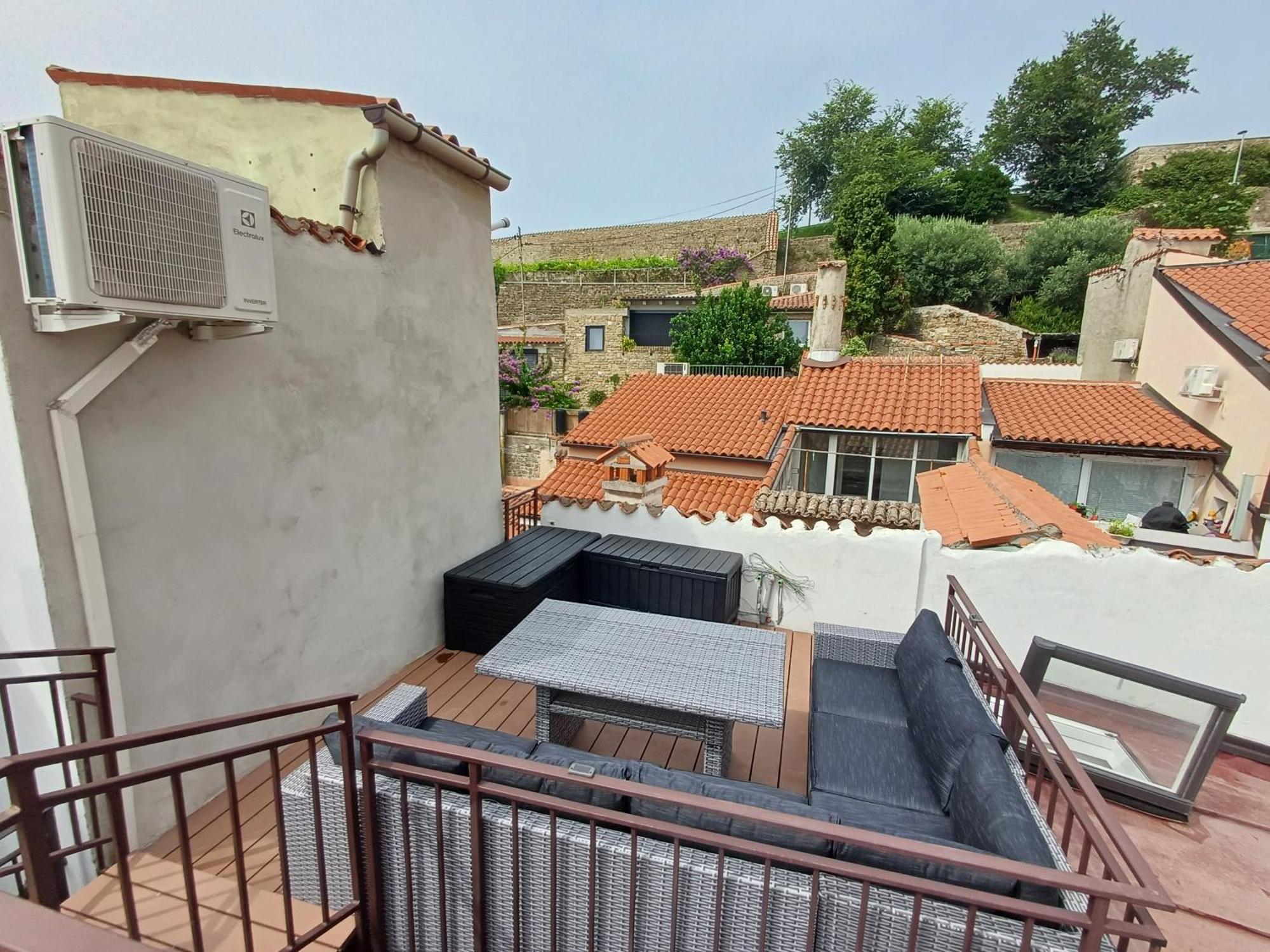 Pirana Apartment Bagian luar foto