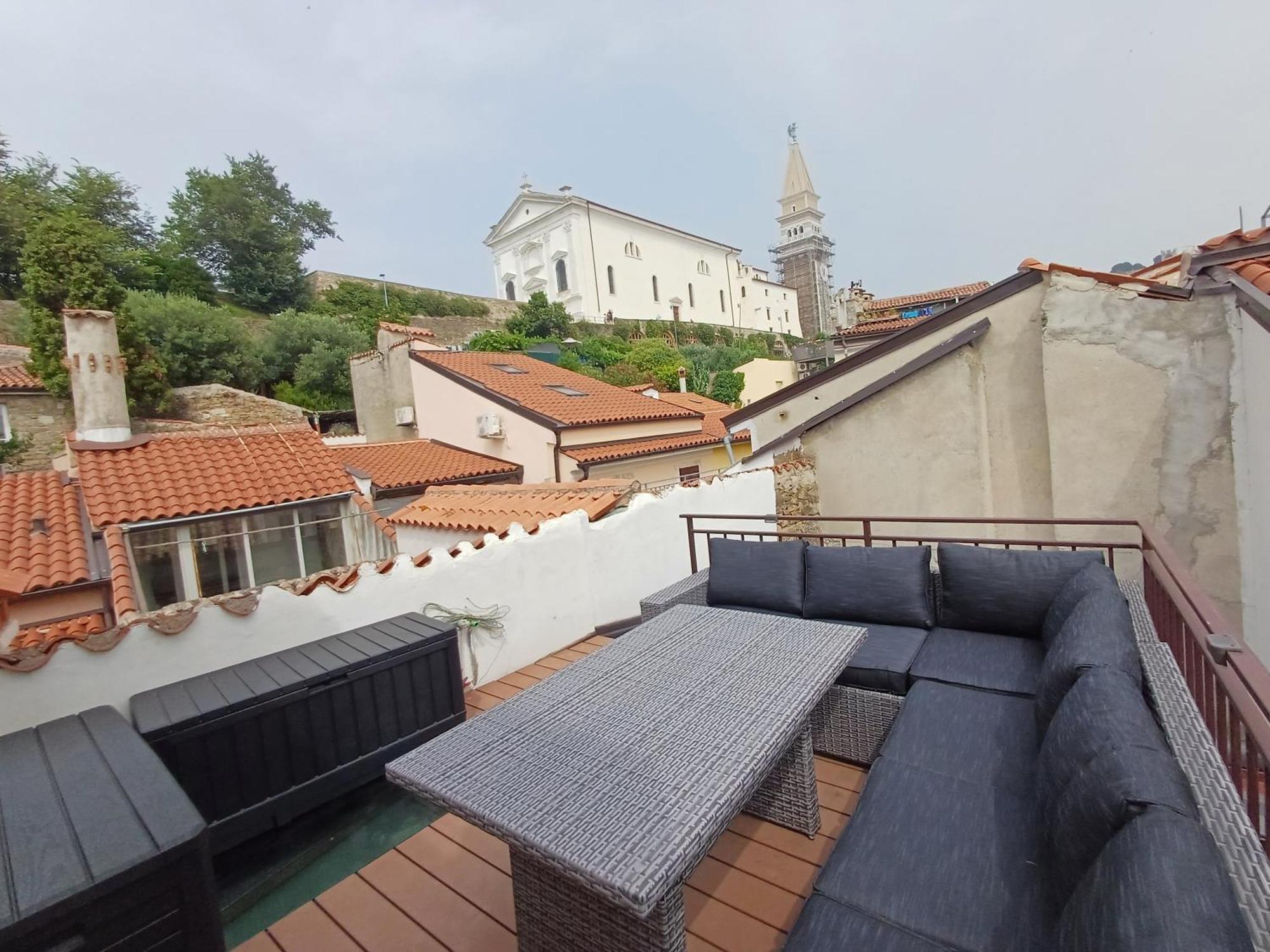 Pirana Apartment Bagian luar foto